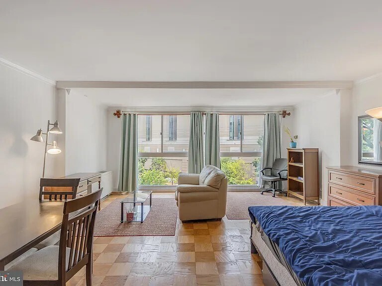 Foto principal - 922 24th St NW