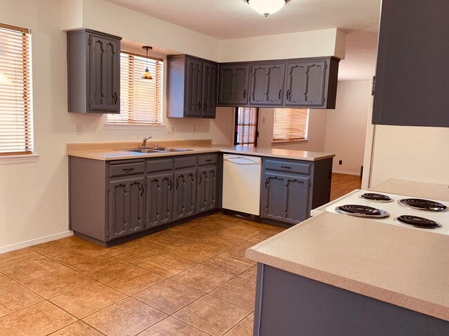 Building Photo - Heritage Hills 3 Bedroom