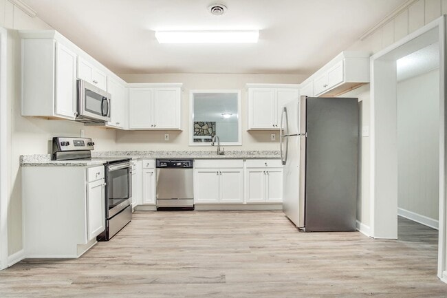 Building Photo - 1471 Midview Dr