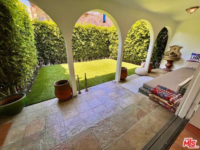Foto del edificio - 708 Westmount Dr
