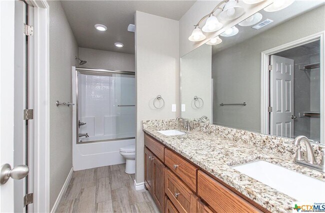 Foto del edificio - 2607 Leroy Ln