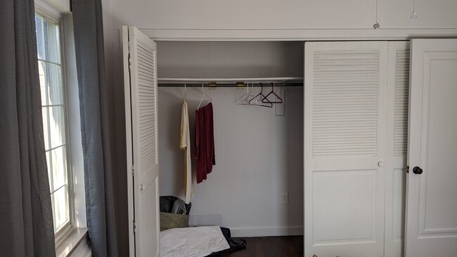 BD1 - Closet - 1362 Parkway Rd