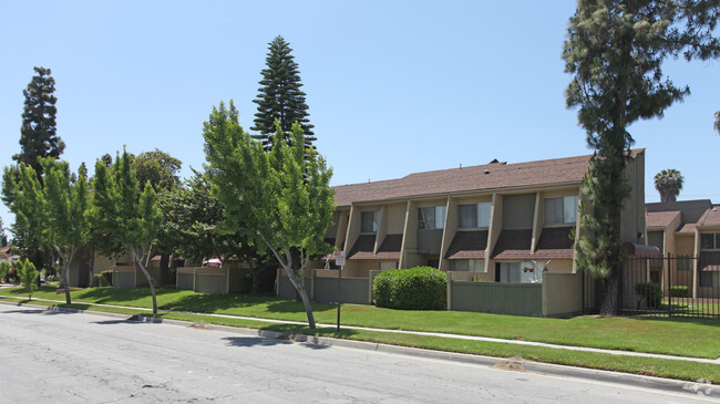 Foto del edificio - Pioneer Gardens Apartments