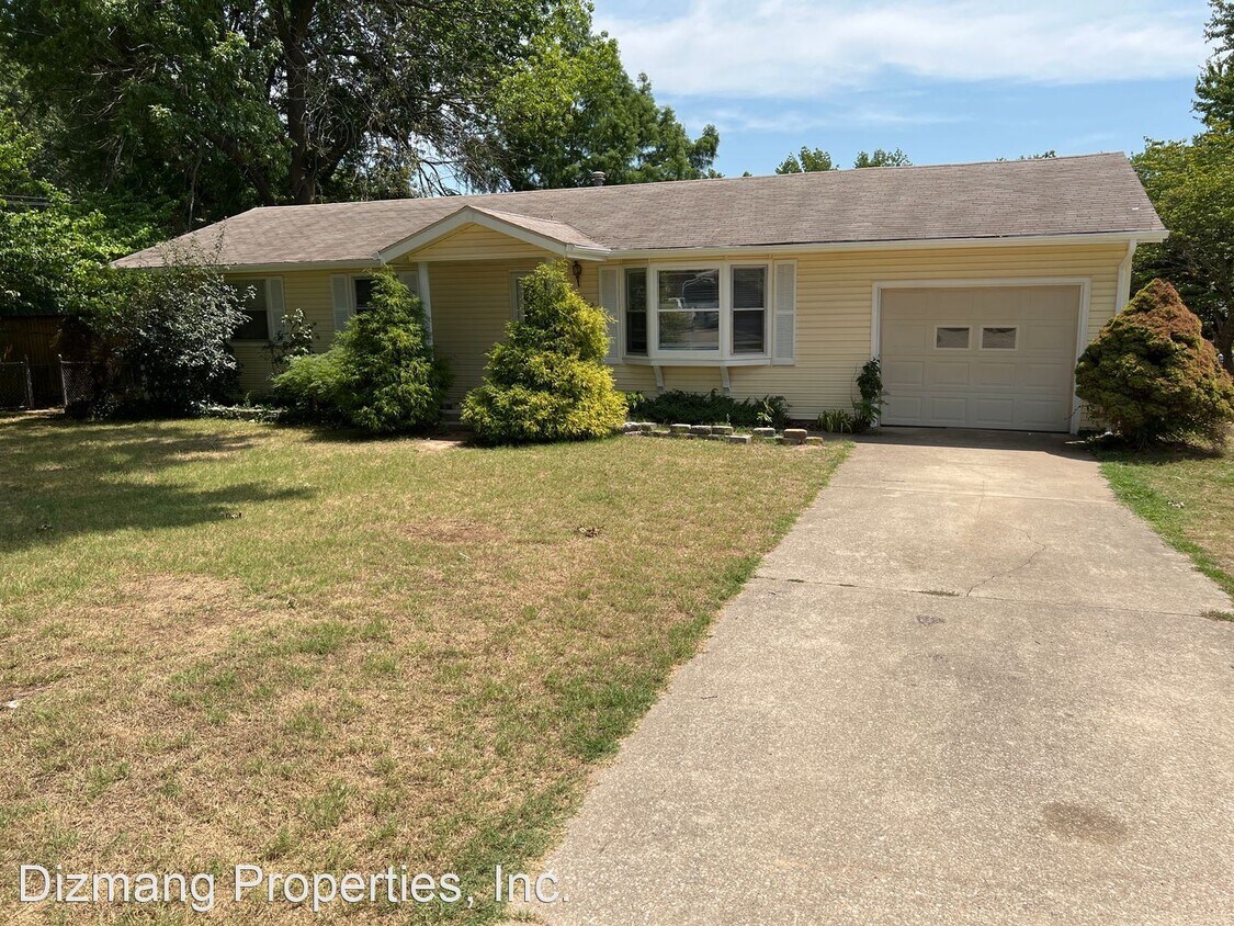 Foto principal - 3 br, 2 bath House - 122 S White Oak