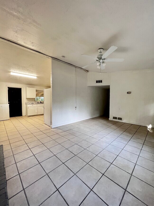 Foto del edificio - 1516 Majestic Ave