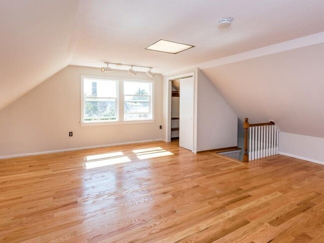 Building Photo - 2 bedroom in Salem MA 01970