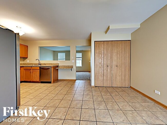 Foto del edificio - 1692 Maple Park Ln