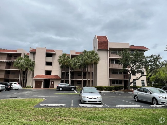 Building Photo - 1920 Sabal Palm Dr