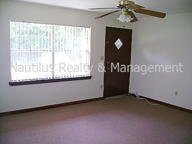 Building Photo - 2640 Hyde Ave
