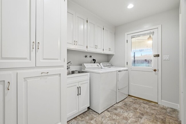 Building Photo - 3308 Oxford Ln