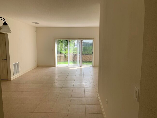 Building Photo - 648 Cedar Side Cir NE