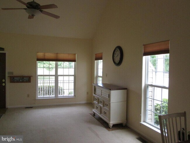 Foto del edificio - 6181 Beach Rd