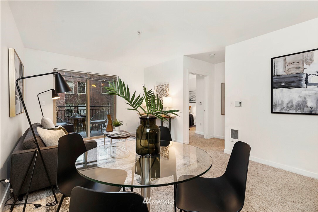 Sala de estar - 1420 E Pine St