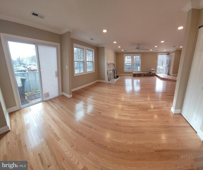 Building Photo - 3040 Piano Ln