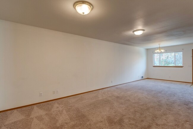 Foto del edificio - 1245-1431 NW Falls Creek Lp