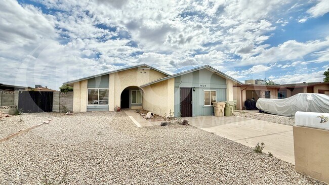 Building Photo - 5625 W Campo Bello Dr