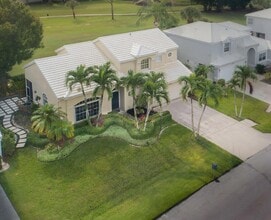 Building Photo - 18157 SE Fairview Cir