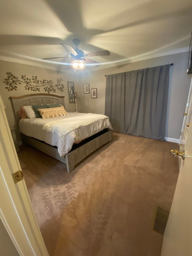 100 Harbor Pl Unit 204, Dadeville, AL 36853 Condo for Rent in