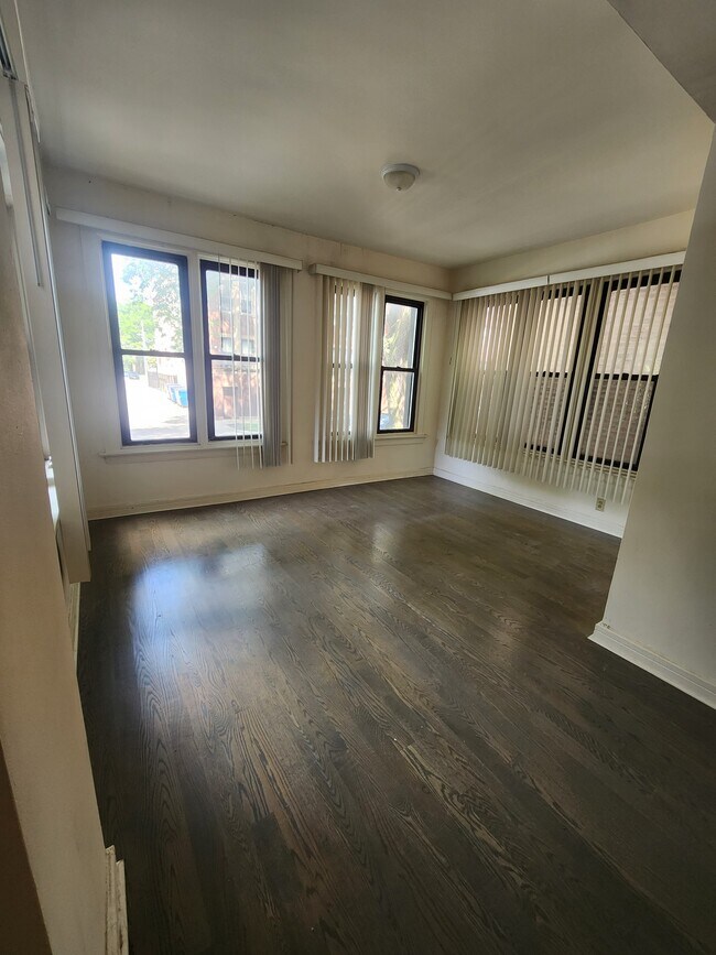 Foto del edificio - 5311 S Maryland Ave