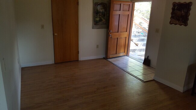 Building Photo - One Bedroom