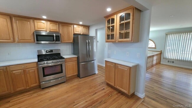 Building Photo - 4 Willow St