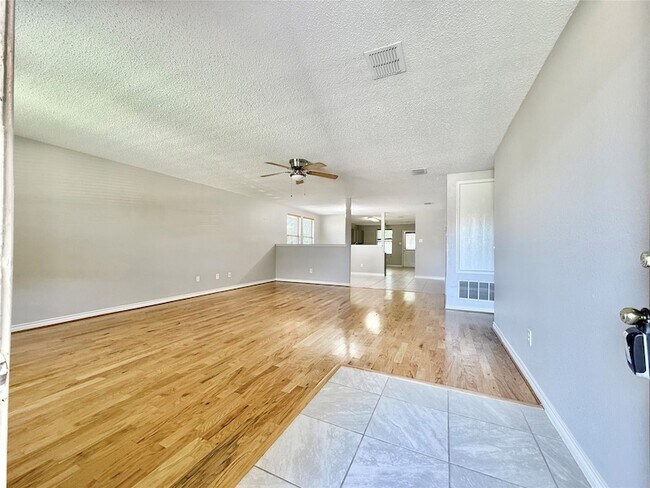 Foto del edificio - 1620 Flagstone Ln