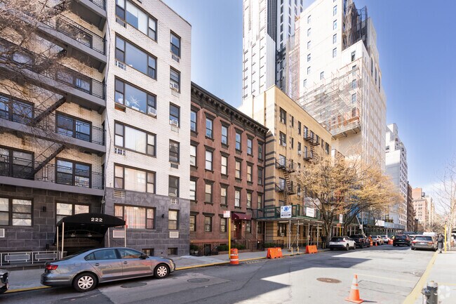 Building Photo - MAISONETTE-E