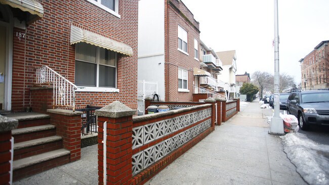 Foto del edificio - 187 Bay 22nd St