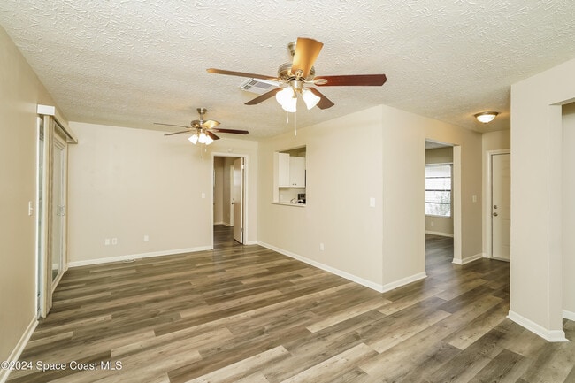 Building Photo - 456 SW Molloy St