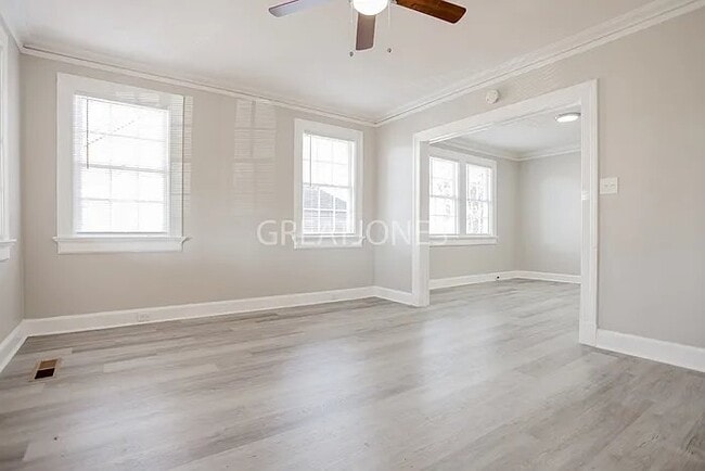 Building Photo - 3308 Woodlawn Ave