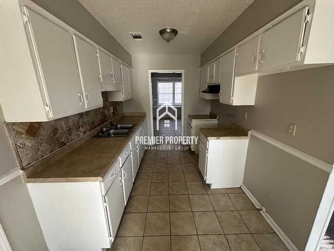 Building Photo - 6791 Smokey Ln