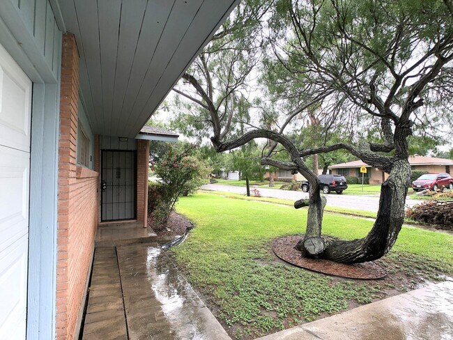 Building Photo - 1410 Casa Grande