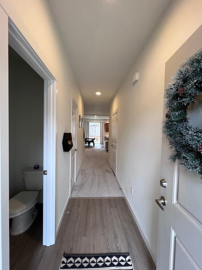 Building Photo - BEAUTIFUL THREE BEDROOM TOWN HOME IN KALAMA
