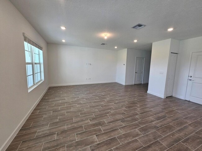 Building Photo - 19672 Whispering Crk Rd