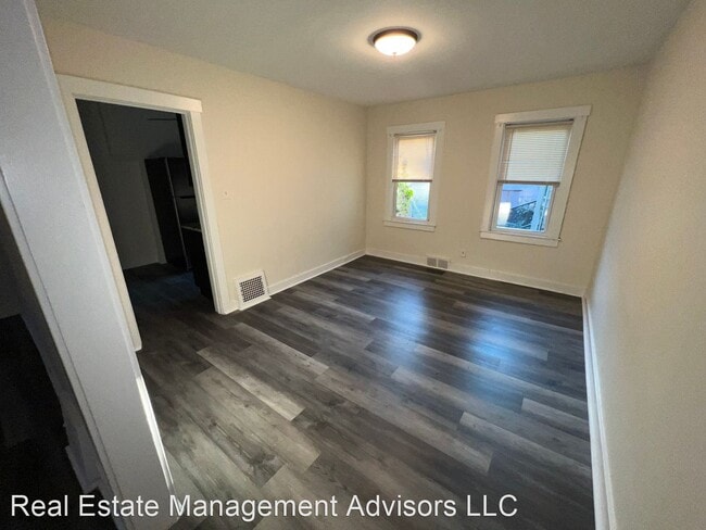Building Photo - 3 br, 1.5 bath House - 555 Jansen Street