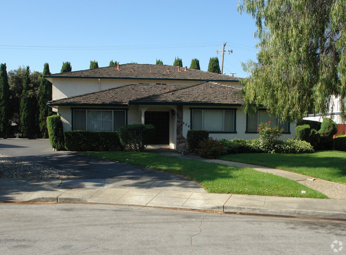 Building Photo - 656 Belladonna Ct