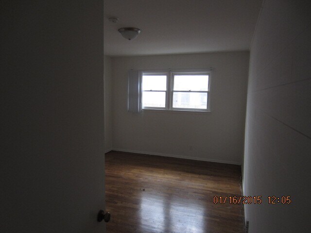 Building Photo - 315 N La Peer Dr