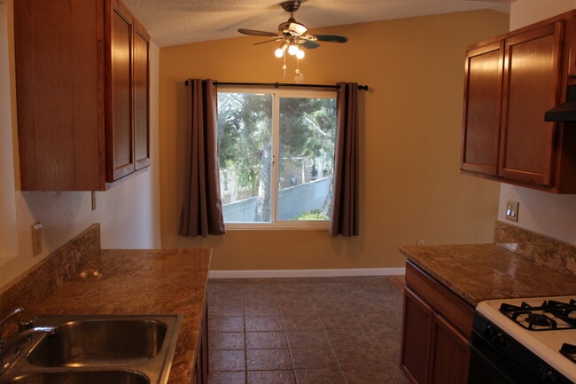 Área de comedor - 5217 Jefferson Sq