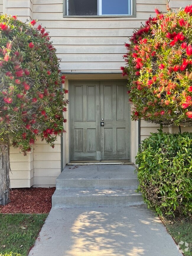 Building Photo - 2411 Harriman Ln