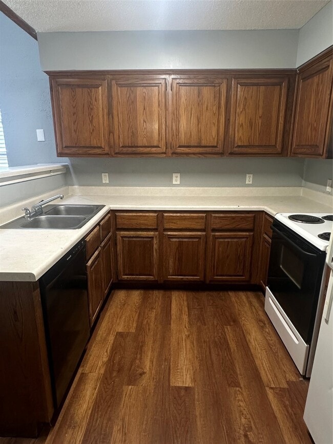 Building Photo - 200 Pecan Dr