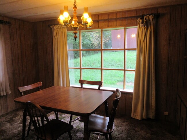 Building Photo - 12 Circle Dr