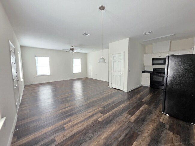 Foto del edificio - 6306 Lacey Oak Dr