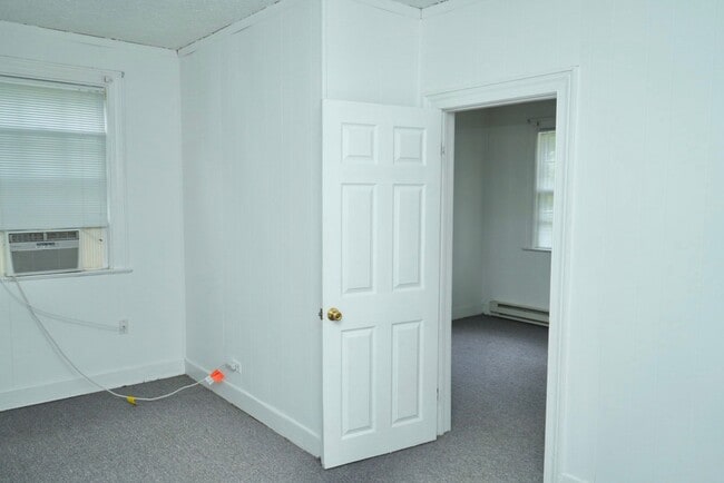 Building Photo - 2321 Fontaine Ave Ext