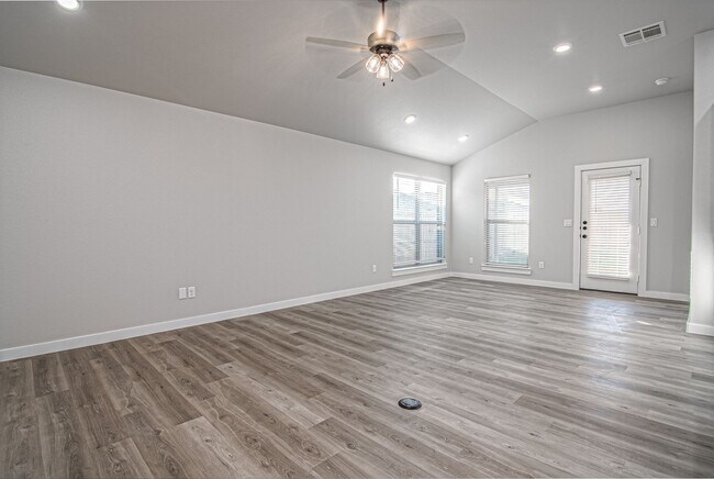 Foto del edificio - 2405 Copperhead Rd