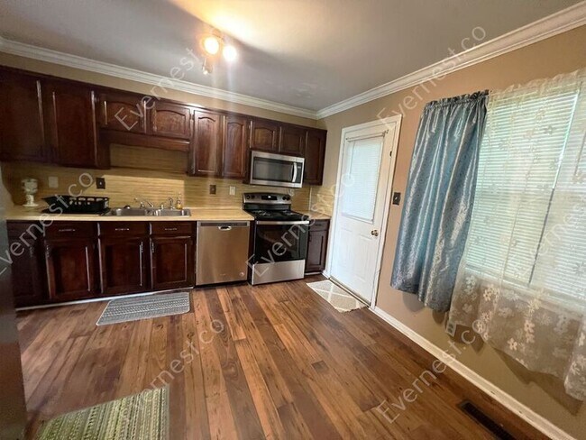 Building Photo - 58 Sunburst Dr