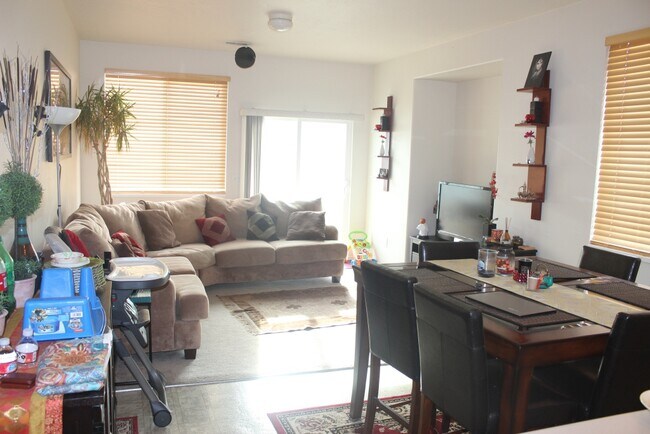 Foto del edificio - 5893 Mahogany Pl