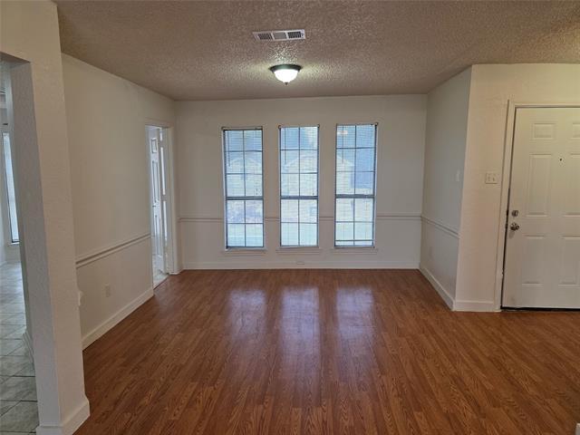 Foto del edificio - 4755 Hollow Tree Dr