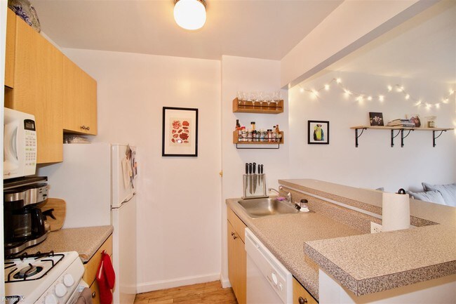 Foto del edificio - 725 E 9th St