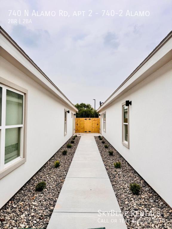 Foto del edificio - 740 N Alamo Rd