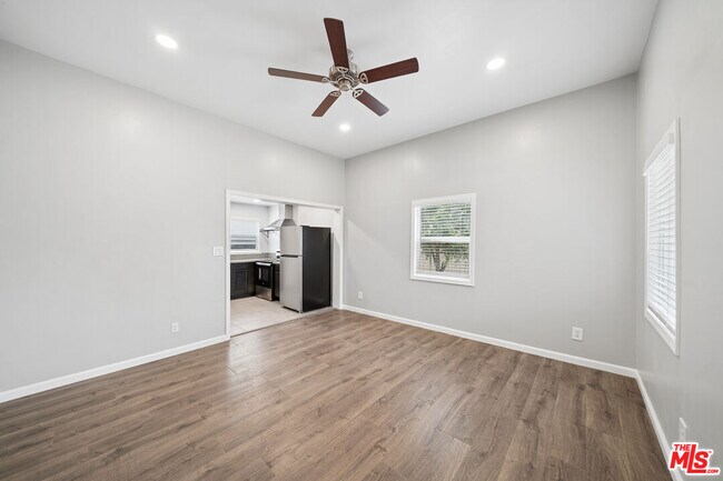 Foto del edificio - 1543 W 23rd St